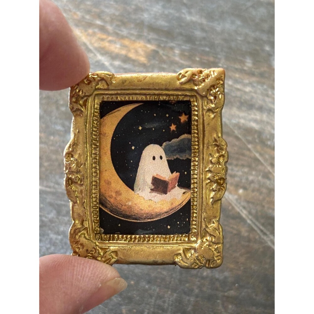 Ghost on the moon magnet